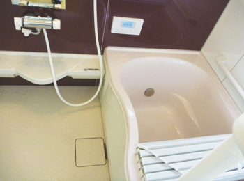 浴室　ヤマカ　春日町　キッチン　まわり　　トイレ　洗面　　自動で保温、　給が可能　タイルも張り替え　ひんやり　冷無くなり快適